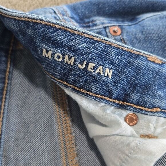 American Eagle Outfitters Mom Jean Denim Jeans - Size 2 - Picture 5 of 12